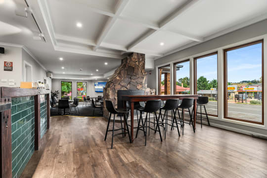 RARE FREEHOLD HOSPITALITY OPPORTUNITY IN ORANGE’S GROWING EASTERN CORRIDOR - 153HF