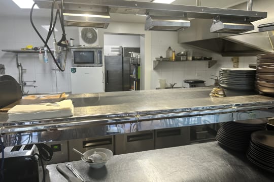 EXECUTIVE LONG TERM MONEY EARNER IN THE TOOWOOMBA CBD - 2900ML