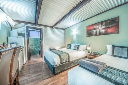 BY MOTEL ROOM, ONE OF THE TOP REGIONAL EARNERS - 2468ML