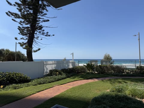 Absolute Beachfront Surfers Paradise $410k Net Profit - ID 9239