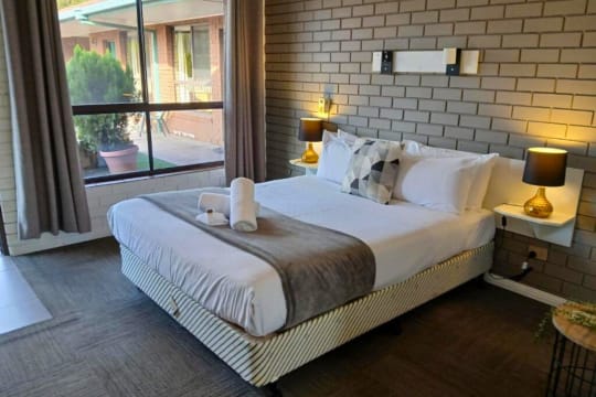 BIRCH MOTEL