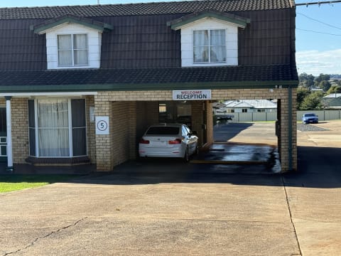 Toowoomba Leasehold Motel Opportunity - 2006ML