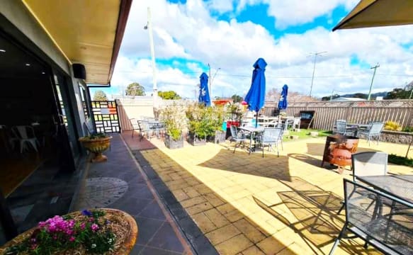 UNDER OFFER - Family Hotel, Cootamundra NSW - 1P0382