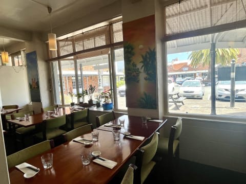 Successful Profitable Fully Licensed Cafe Restaurant Trading Weekly 24 Hrs t/o $370K++