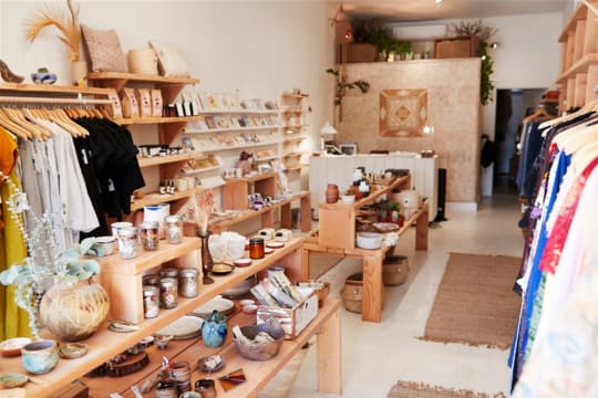 Established Gift Shop in Busy Shopping Mall