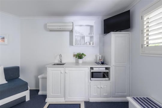 ACCOMMODATION BUSINESS IN PARADISE - PRIME LOCATION - NORTH OF NOOSA HEADS