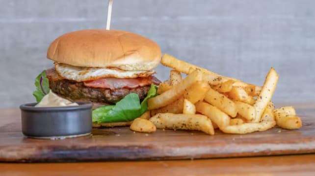 Exceptional Hospitality Opportunity in Prime Doreen Location – Walk In / Walk Out Sale