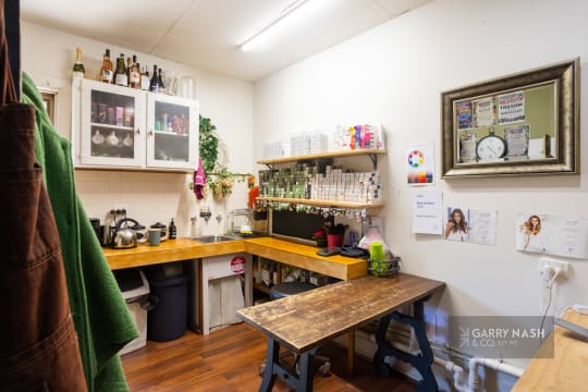 PROFITABLE HAIRDRESSING SALON IN THE HEART OF BEECHWORTH
