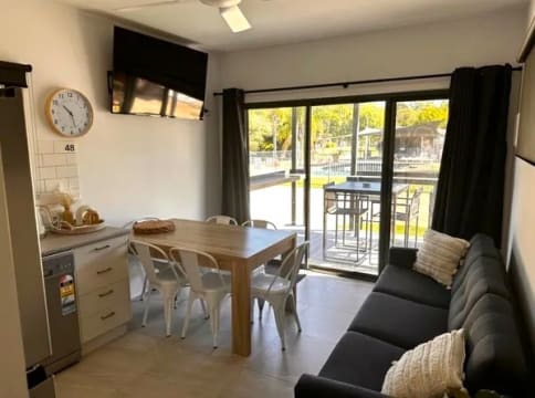 EOI CLOSED - FREEHOLD - Bundalong Tavern & Villas, VIC - 1P0558