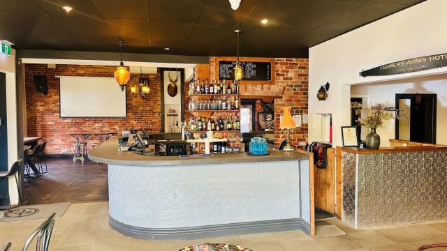 Award-Winning Farmers Arms Hotel – Creswick