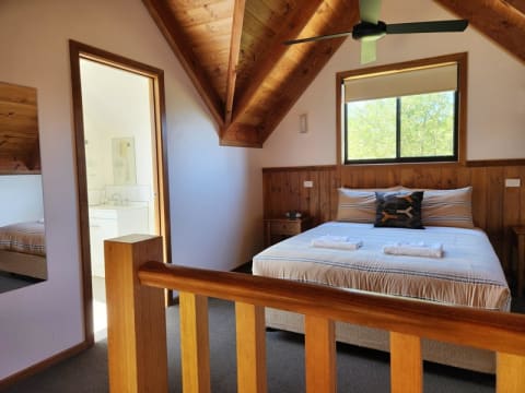 HOLIDAY COTTAGES, COASTAL, MOTEL