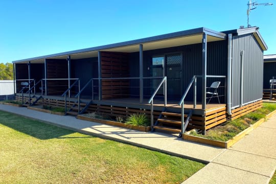 FREEHOLD - Darlington Point Accommodation Village NSW - 1P0363