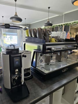 EXCEPTIONAL CAFE & LIFESTYLE STORE IN SEASIDE LOCATION