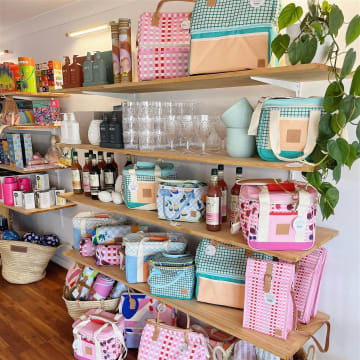 Roma and Kay Cafe - Popular cafe and gift store FOR SALE!