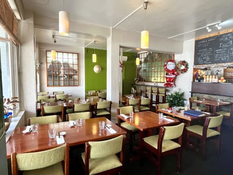 Successful Profitable Fully Licensed Cafe Restaurant Trading Weekly 24 Hrs t/o $370K++