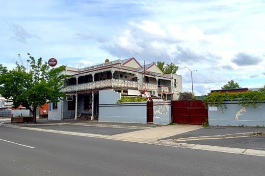 FOR SALE BY EXPRESSION OF INTEREST - Supreme Court Hotel, Maryborough - 1P0563