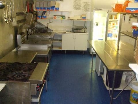 JUST HOOKED - WELL KNOWN SEAFOOD RESTAURANT/CAFE WITH 3 BEDROOM RESIDENCE