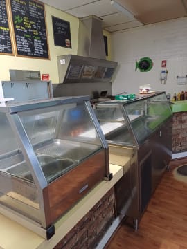 Thriving 6 Day Trading Lunch Bar For Sale