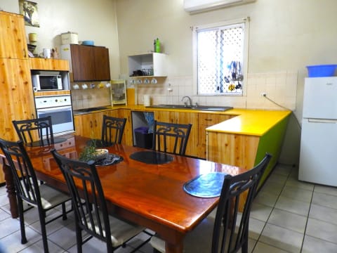 Store, Cafe, Food Truck and Residence – Brandon, QLD