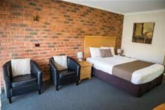 -- UNDER OFFER -- Regional Freehold Motel & Units Opportunity - Gippsland Vic