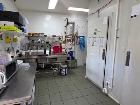[ABS-104] Kebab shop with Pizza & Rosie's Chicken in Blackburn South for sale