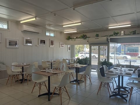 Freehold licensed Cafe / Restaurant with lifestyle