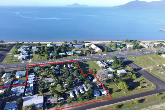 Coastal Caravan Park - island views and is just a short stroll to the town centre and beachfront