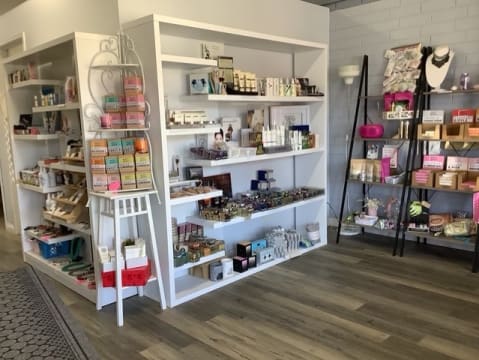 Prime Commercial & Business Opportunity – Currenly Home to Romsey Beauty Spot
