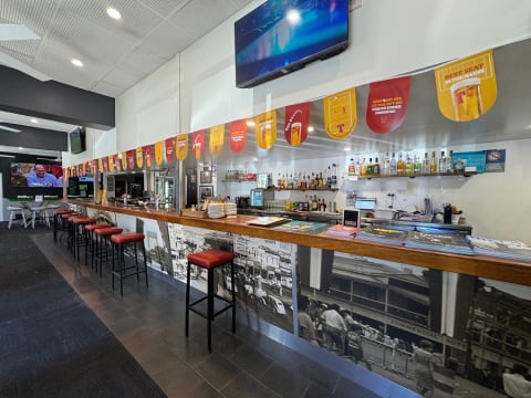 Port & Wine Seaside Hotel in historic Port Adelaide - Lease