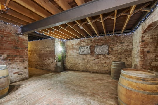 LEASEHOLD - Bull & Mouth Hotel Motel, Maryborough VIC - 1P0576