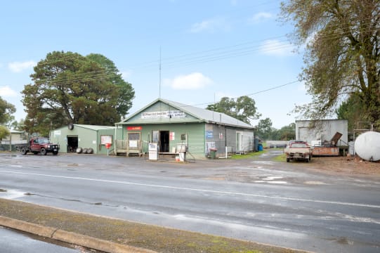 COUNTRY BUSINESS WITH HEART