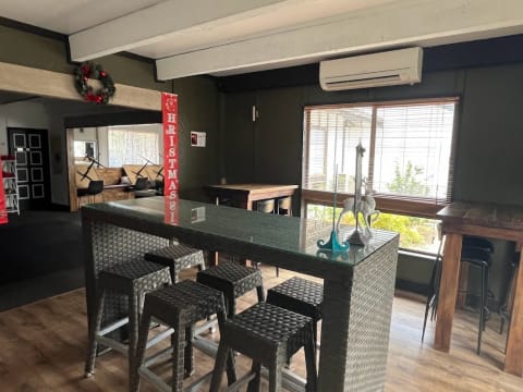 Motel Restaurant and Hostel Hillston