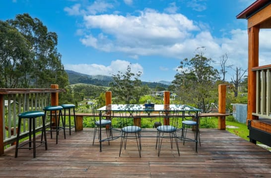 HISTORIC ROBBIE BURNS HOTEL   -  SOUTH COAST- LEASEHOLD