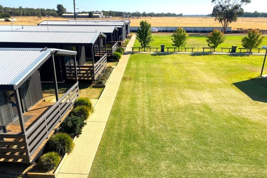 FREEHOLD - Darlington Point Accommodation Village NSW - 1P0363