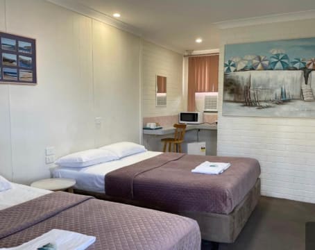 Mid NSW Coastal City - Freehold Motel and Workers’ Hostel - Renovation Dream - 1950MF