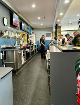 Signal Station Tavern Offers Over $99,000+sav Easy Operation, Main Rd Frontage, Highly Profitable