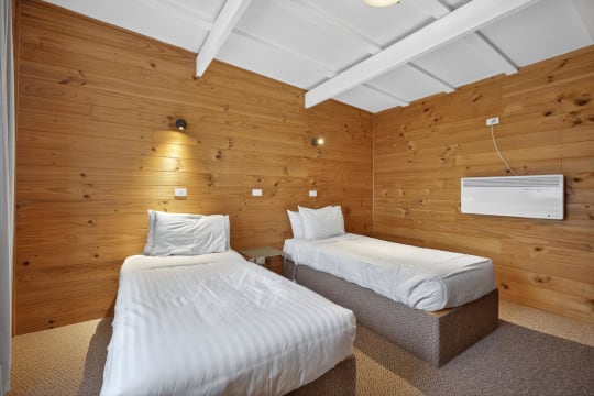 FHGC Tasmanian Accommodation A1 Presentation Spectacular Views 10%ROI 6 Cabins 2 Houses 2 Titles