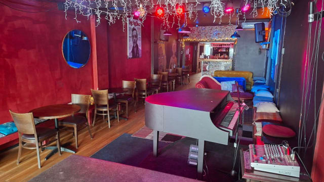 UNDER OFFER - Piano on High - A piano bar with a late night licence