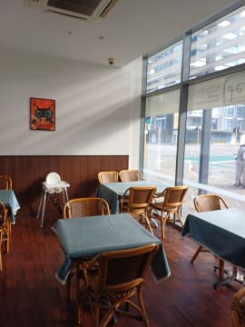 Business for Sale: Prime 5-Day Restaurant / Cafe