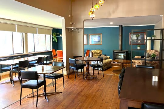 FREEHOLD - Whorouly Hotel, VIC - 1P0573