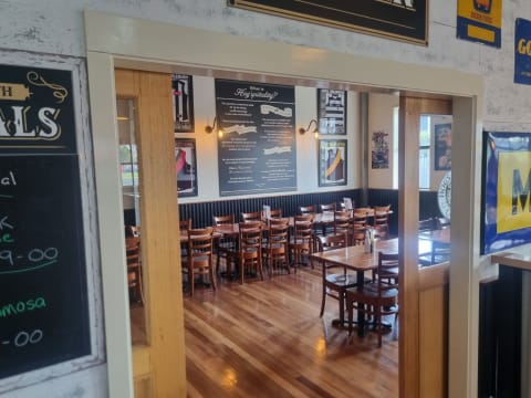 National Restaurant Franchise Opportunity. Excellent Net Profit Estabishment.