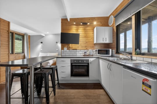 FHGC Tasmanian Accommodation A1 Presentation Spectacular Views 10%ROI 6 Cabins 2 Houses 2 Titles