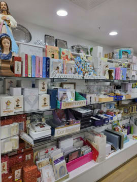 SHOPPING CENTRE NEWSAGENCY/GIFTS/TATTS FRANCHISE $350,000 PLUS SAV
