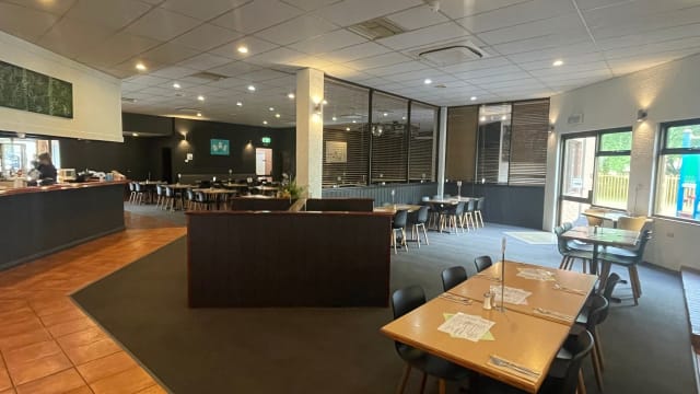 Settlers Tavern – Leasehold Opportunity including drive-through bottle shop