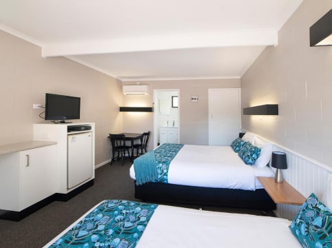 A BEAUTIFUL LOCATION TO OWN YOUR OWN FREEHOLD MOTEL - 1836MF