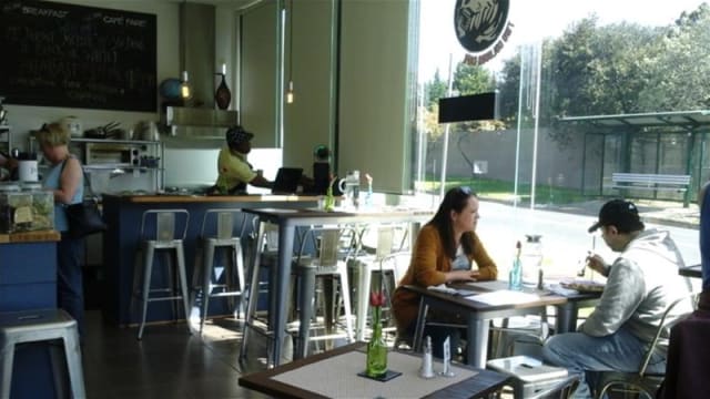 TRENDY CAFE/RESTAURANT - BARGAIN PRICE - BRAND NEW EQUIPMENT - MAIN RD EXPOSURE