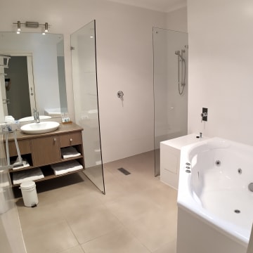 Great cash flow & long lease - Lifestyle accommodation business in wine country