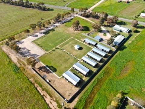 FREEHOLD - Darlington Point Accommodation Village NSW - 1P0363