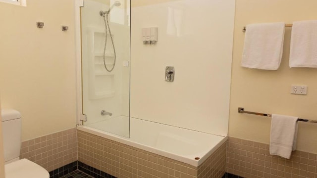 UNDER CONTRACT - White Lace Motor Inn West Mackay