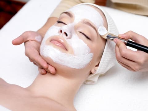 Established Beauty Clinic – WIWO Sale | Growth Potential [2607172]